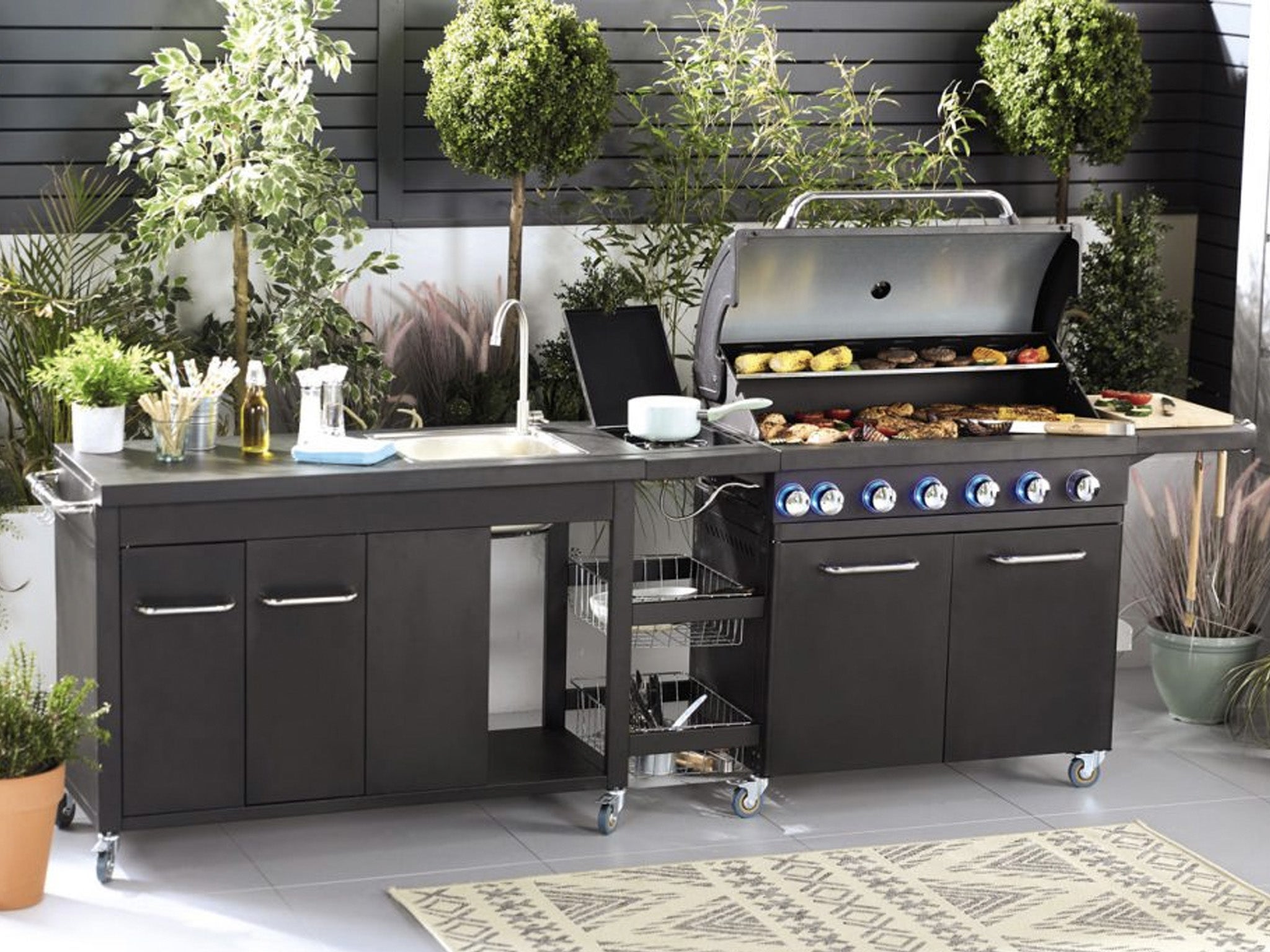 Outdoor kitchen outlet with bbq